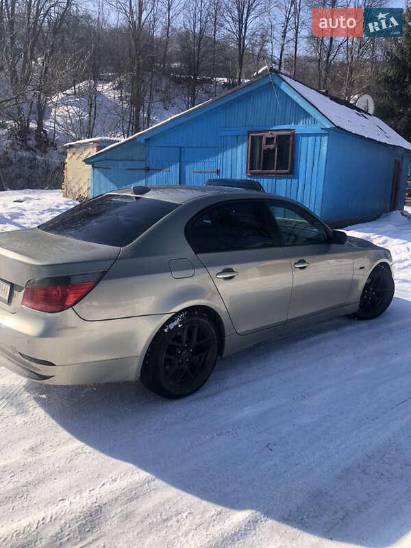 Седан BMW 5 Series 2004 в Косове