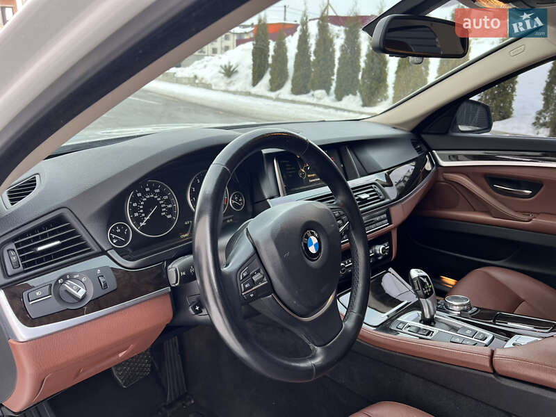 Седан BMW 5 Series 2015 в Ровно