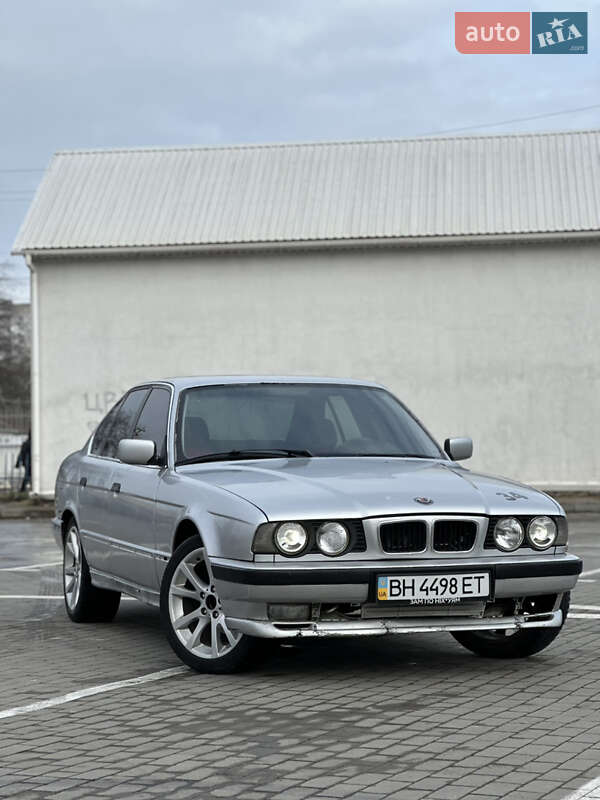 Седан BMW 5 Series 1988 в Одессе