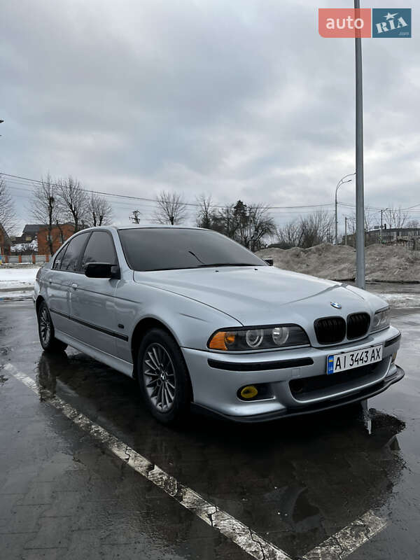 Седан BMW 5 Series 1998 в Новых Петровцах