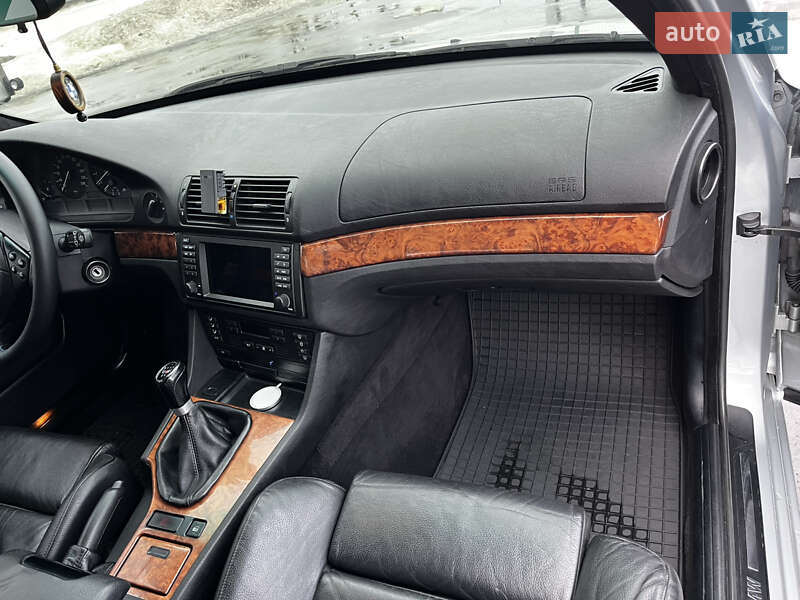 Седан BMW 5 Series 1998 в Новых Петровцах