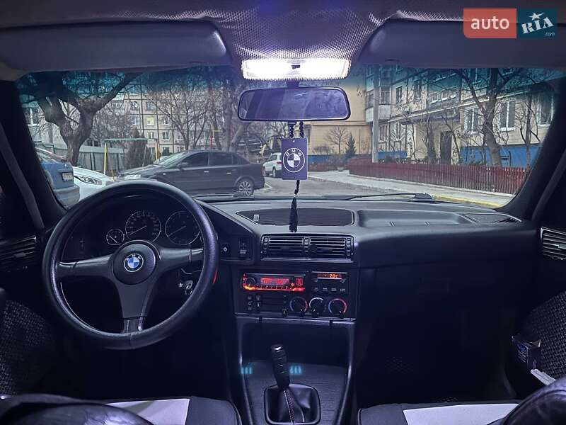 Седан BMW 5 Series 1989 в Днепре