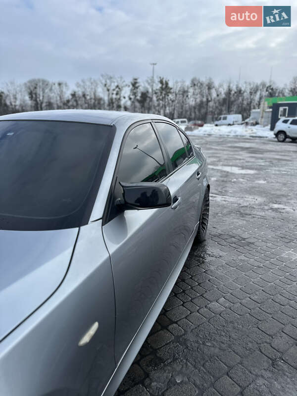 Седан BMW 5 Series 2004 в Радивилове