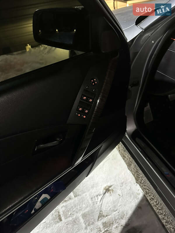 Седан BMW 5 Series 2004 в Радивилове