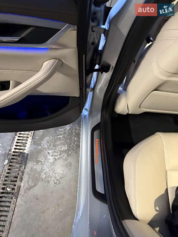 Седан BMW 5 Series 2017 в Львове