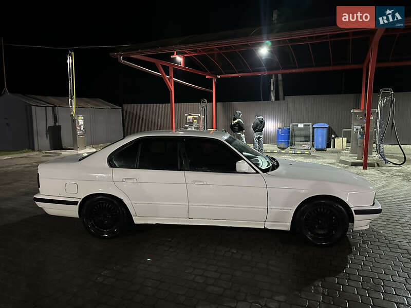 Седан BMW 5 Series 1990 в Яворове