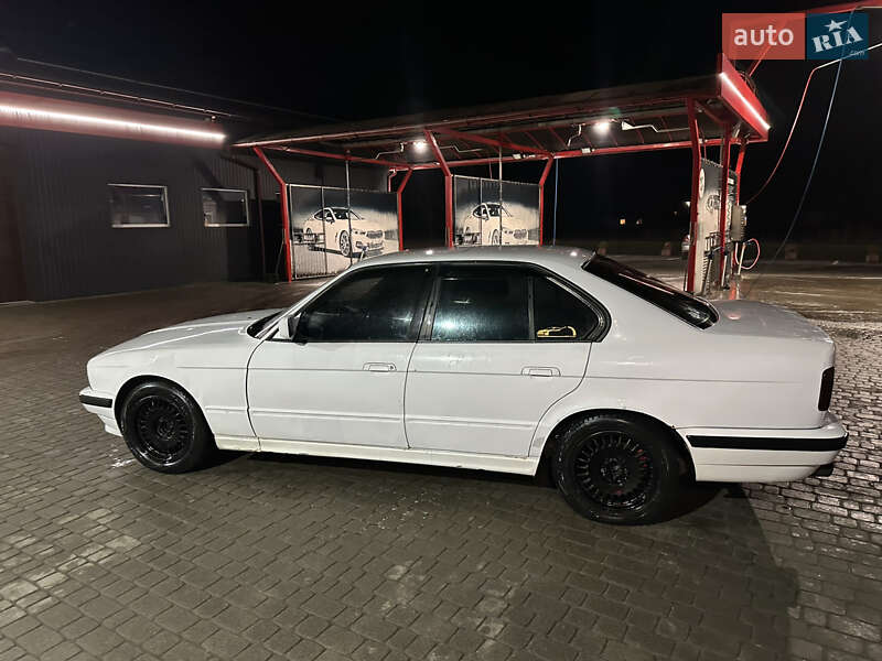 Седан BMW 5 Series 1990 в Яворове