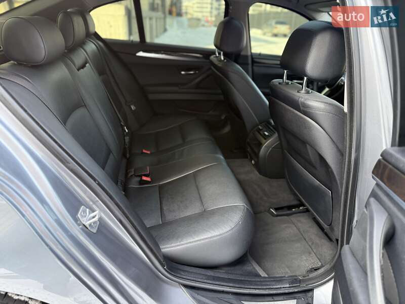 Седан BMW 5 Series 2015 в Львові