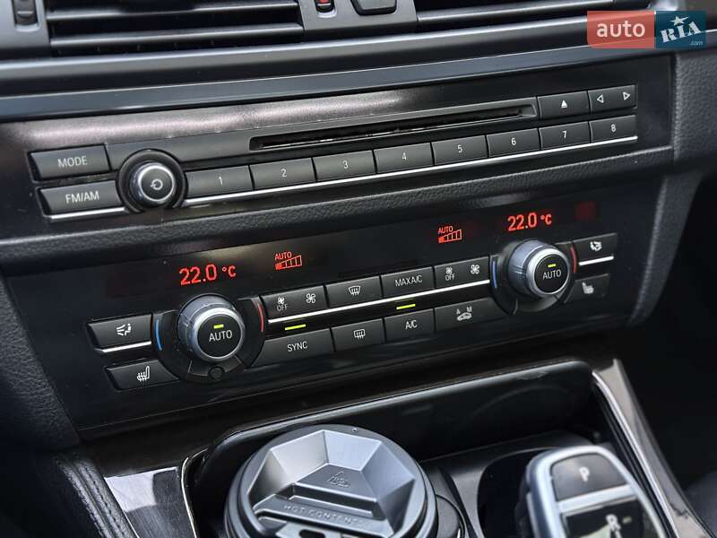 Седан BMW 5 Series 2015 в Львові