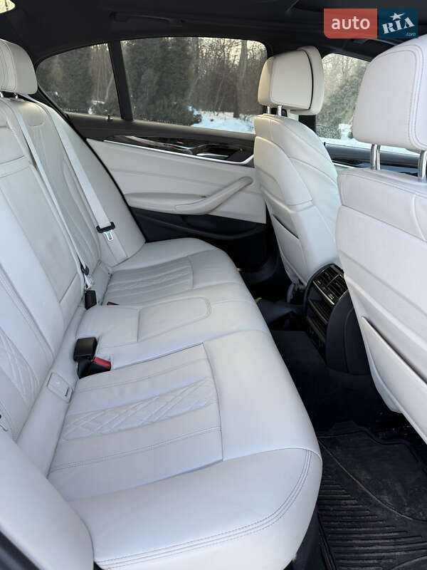 Седан BMW 5 Series 2018 в Львове