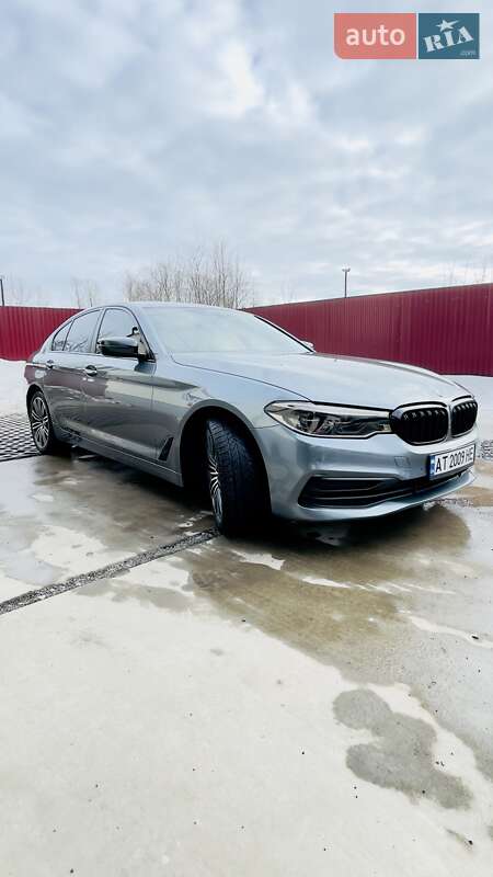 Седан BMW 5 Series 2017 в Бурштыне