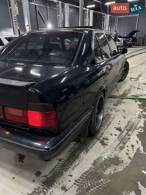 Седан BMW 5 Series 1992 в Киеве