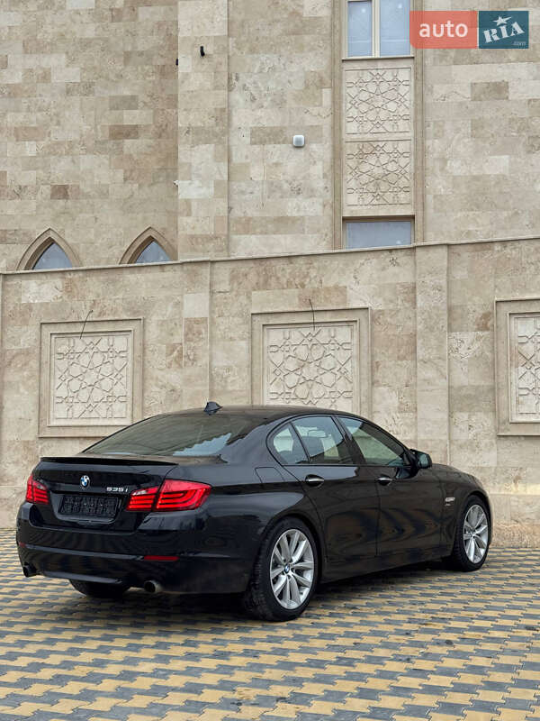 Седан BMW 5 Series 2010 в Одессе