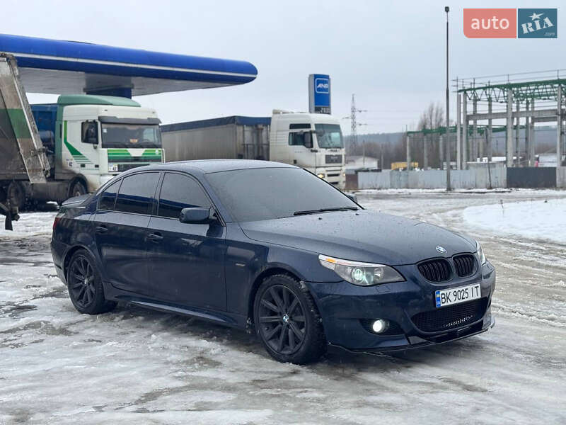 Седан BMW 5 Series 2004 в Нетешине