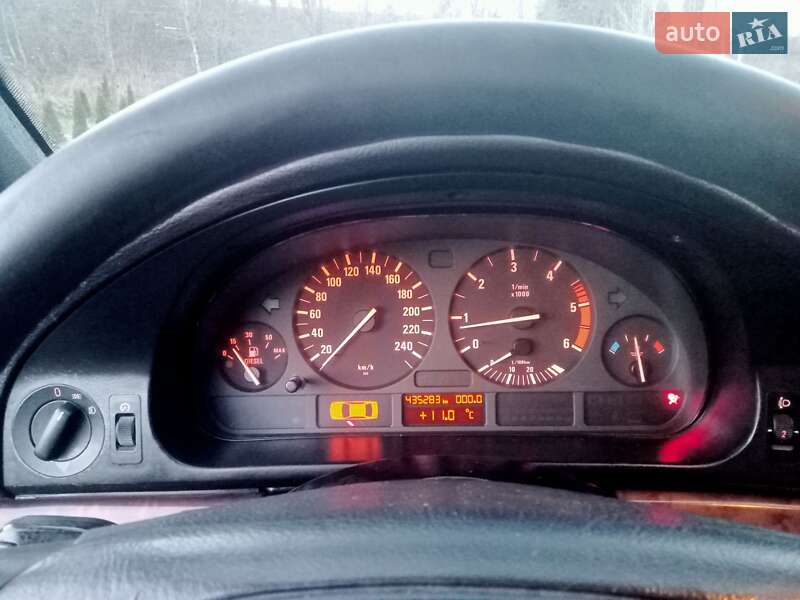 Седан BMW 5 Series 2000 в Самборе