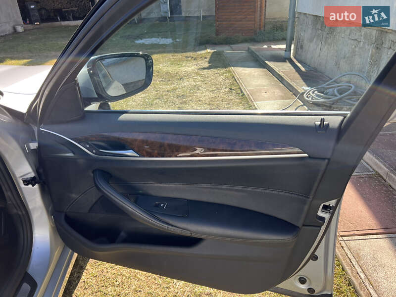 Седан BMW 5 Series 2017 в Львове