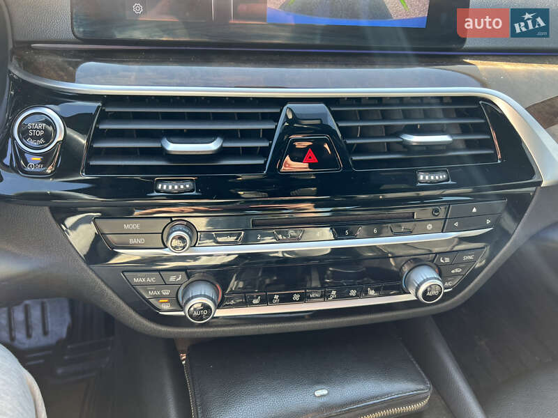 Седан BMW 5 Series 2017 в Львове