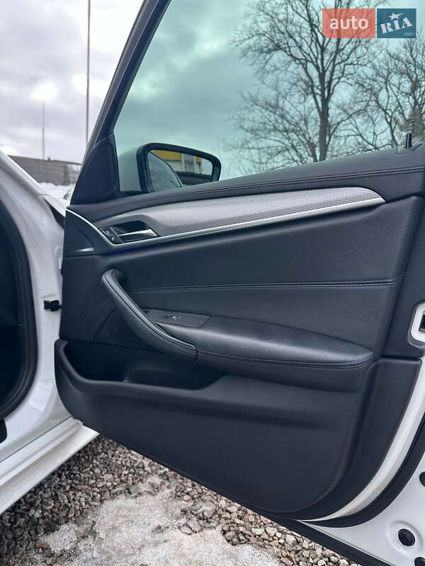 Седан BMW 5 Series 2017 в Коростене фото 47 Седан BMW 5 Series 2017 в Коростене