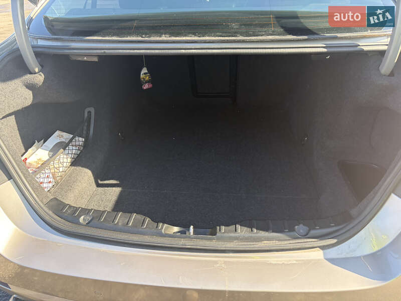 Седан BMW 5 Series 2011 в Буче