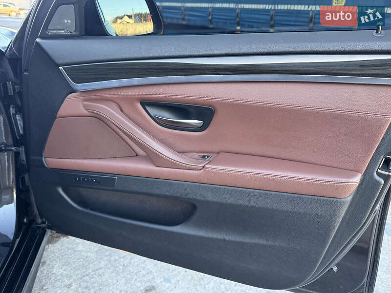 Седан BMW 5 Series 2013 в Остроге