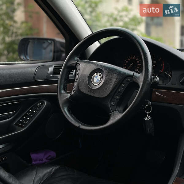 Седан BMW 5 Series 2002 в Харькове