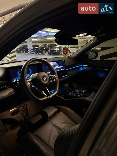 Седан BMW 5 Series 2023 в Киеве