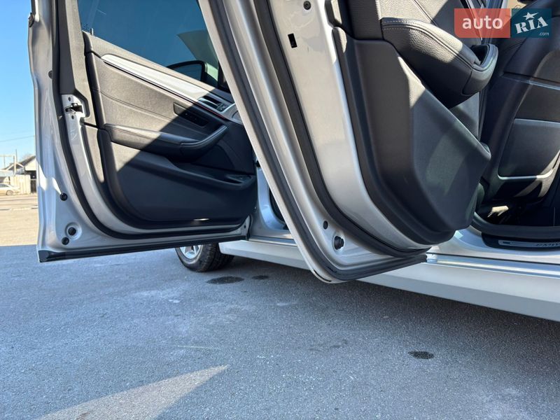 Седан BMW 5 Series 2017 в Хмельницком