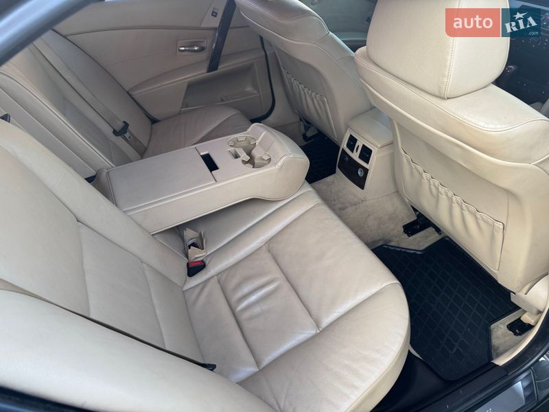 Седан BMW 5 Series 2005 в Вараше