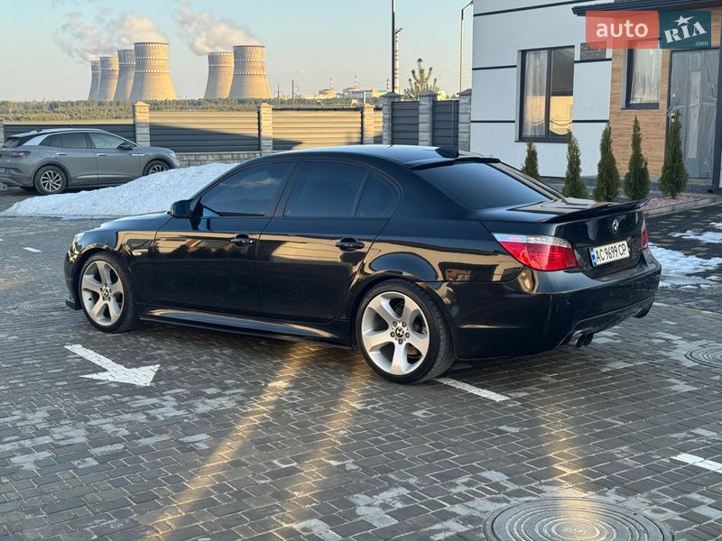 Седан BMW 5 Series 2005 в Вараше