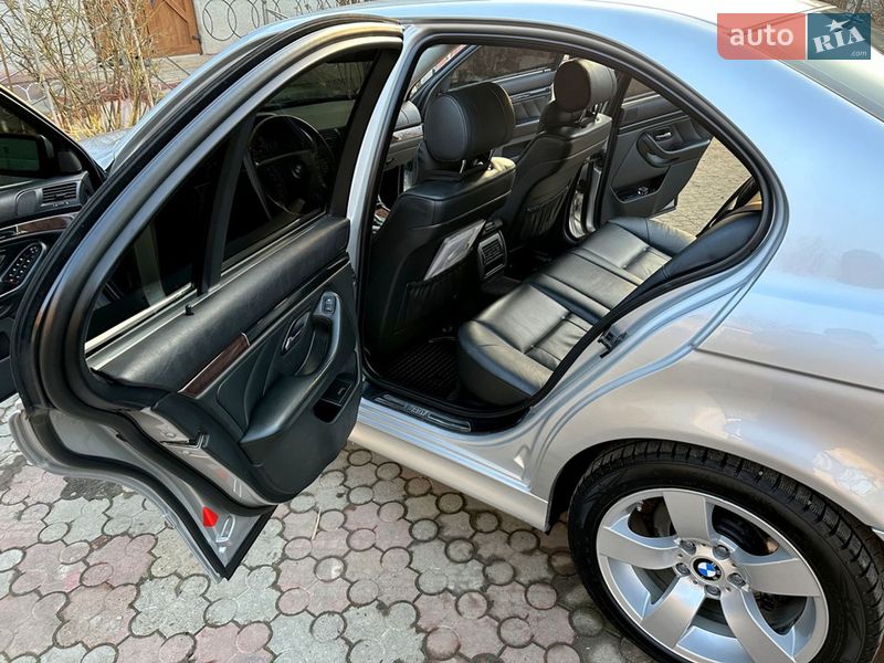 Седан BMW 5 Series 2002 в Черновцах