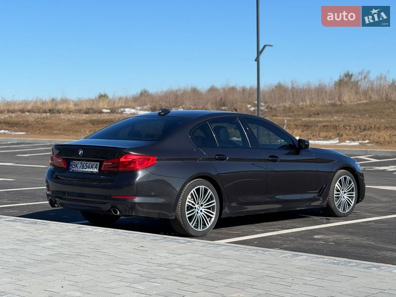Седан BMW 5 Series 2017 в Ровно