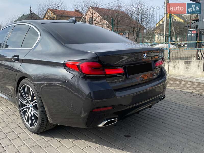 Седан BMW 5 Series 2017 в Ровно
