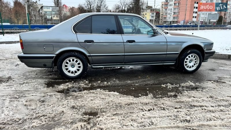 Седан BMW 5 Series 1991 в Киеве