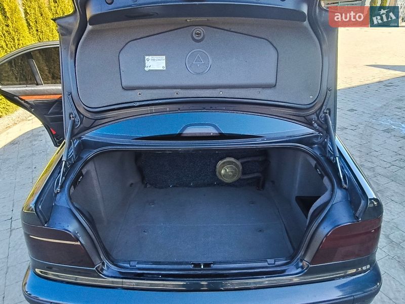 Седан BMW 5 Series 1998 в Воловце