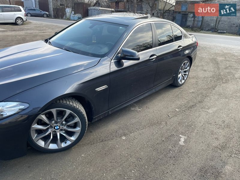 Седан BMW 5 Series 2015 в Городке