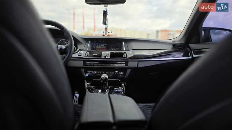 Седан BMW 5 Series 2015 в Чернівцях