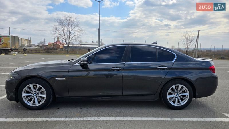 Седан BMW 5 Series 2015 в Чернівцях