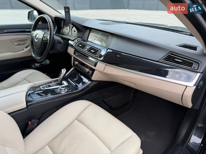 Седан BMW 5 Series 2012 в Дубні