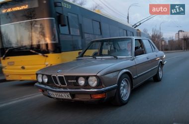 Седан BMW 5 Series 1986 в Старых Петровцах