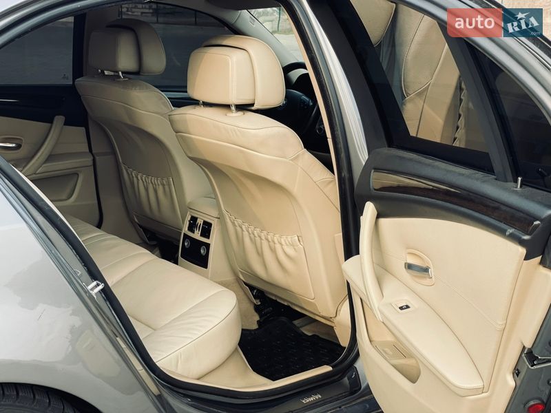 Седан BMW 5 Series 2009 в Кореці