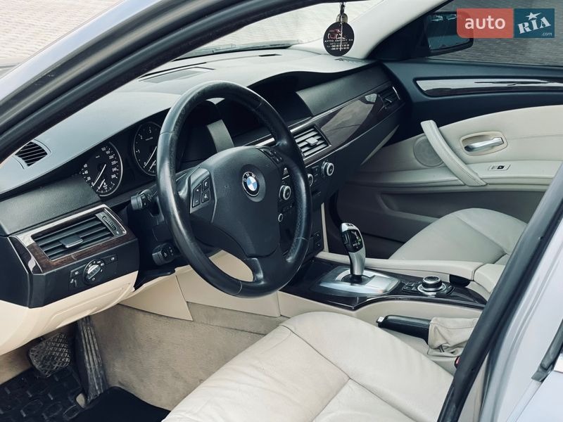 Седан BMW 5 Series 2009 в Кореці