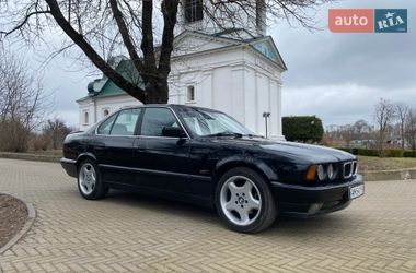 Седан BMW 5 Series 1994 в Прилуках