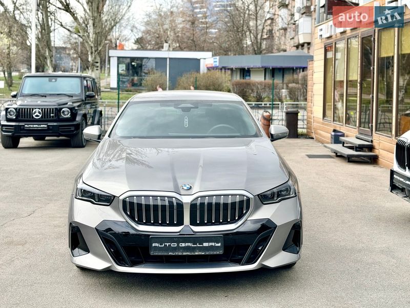 Седан BMW 5 Series 2023 в Киеве