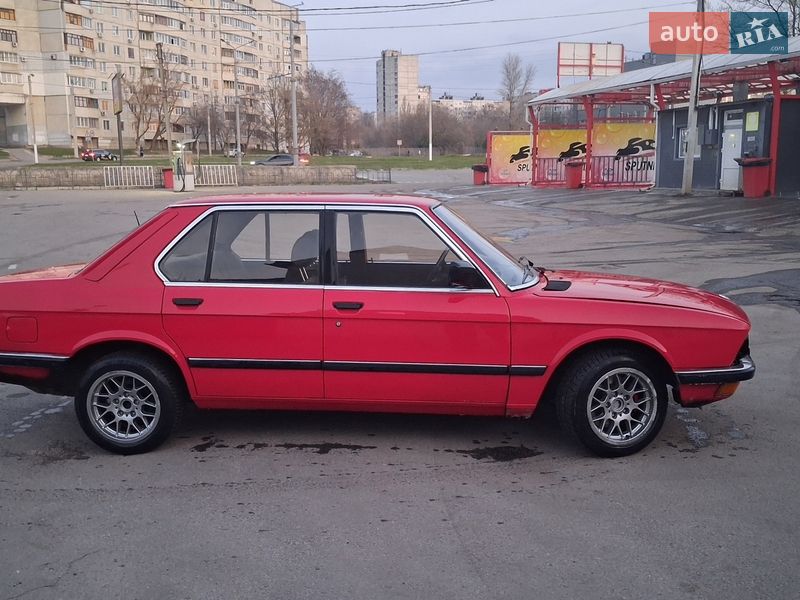 Седан BMW 5 Series 1983 в Харькове