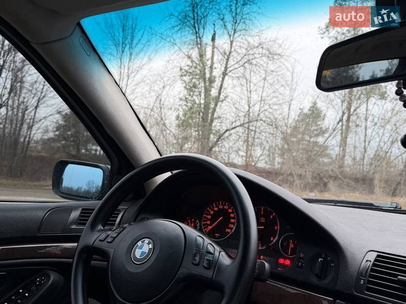 Седан BMW 5 Series 2002 в Малине