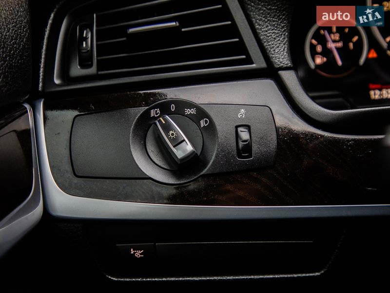 Седан BMW 5 Series 2013 в Самборі