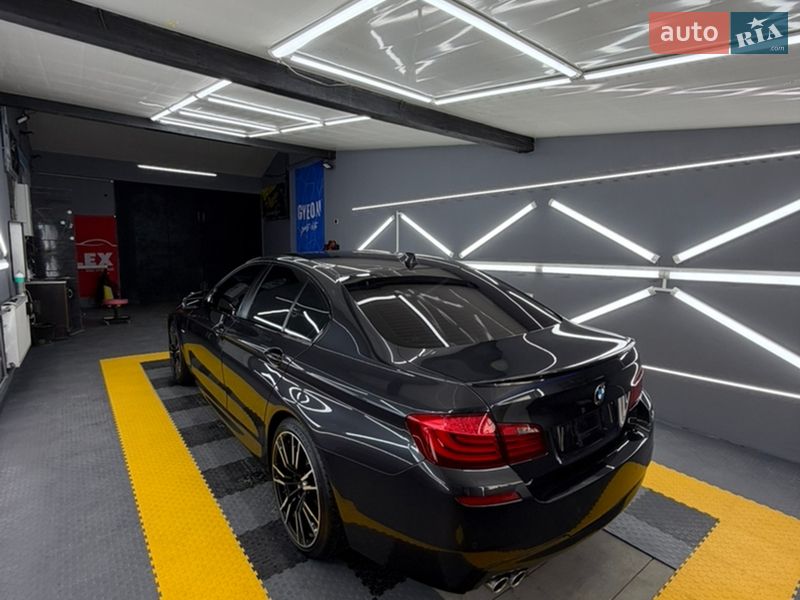 Седан BMW 5 Series 2012 в Чернівцях