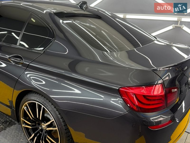 Седан BMW 5 Series 2012 в Чернівцях