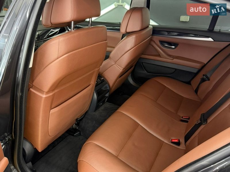 Седан BMW 5 Series 2012 в Чернівцях