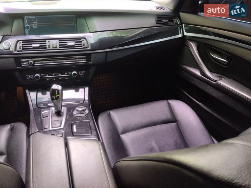 Седан BMW 5 Series 2012 в Чинадиево